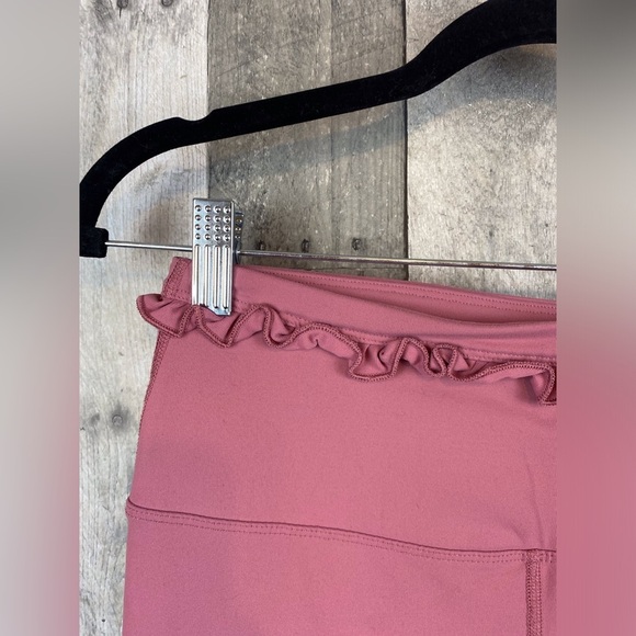 Year of Ours Samba Ruffle Legging in Rose Pink Size Medium. - Picture 7 of 16